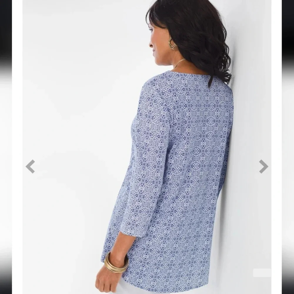 Chico's Medallion Tile 3/4 Sleeve High Low Tee Wirh V Neck Blue and White Size L - Picture 3 of 10